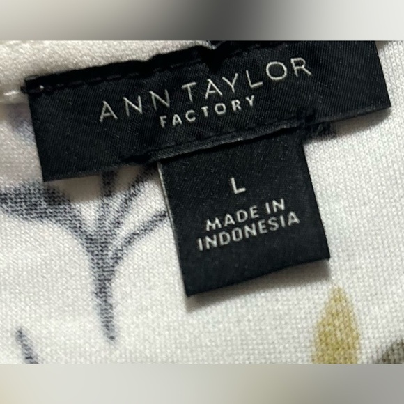 Ann Taylor Floral V-Neck Women's Blouse Size Large - Picture 4 of 4